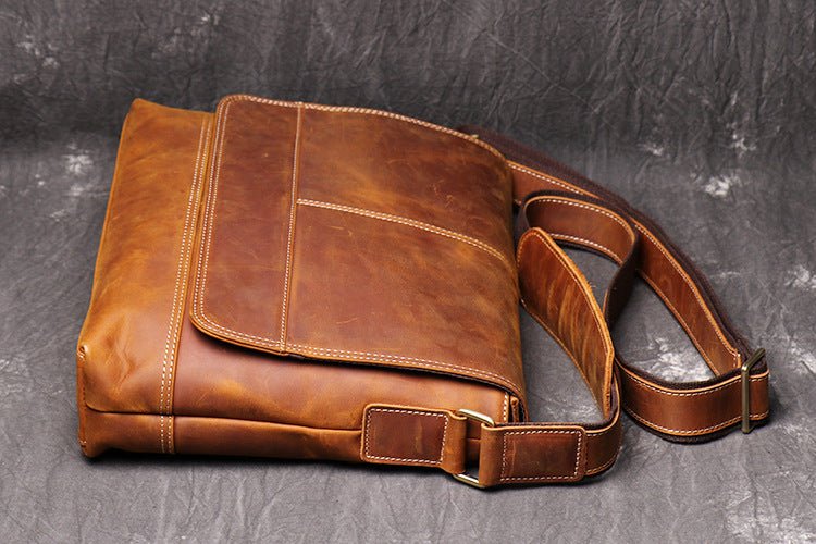 Full Grain Leather Messenger Bag - Caruso (I) - Three of Crafts